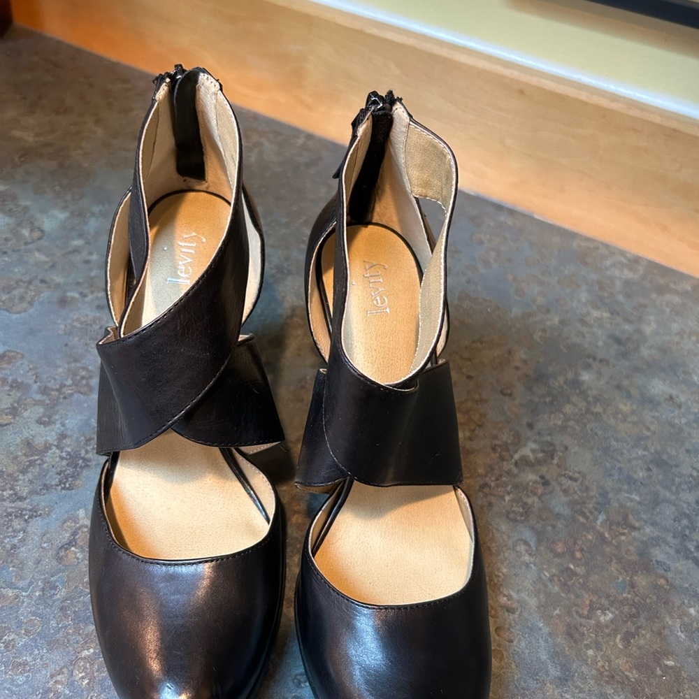 Levity Black 8.5 2 inch heels